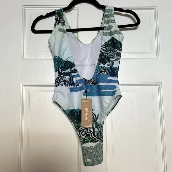 *NEW* | Nasty Gal landscape bathing suit - Picture 4 of 7